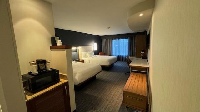 Courtyard By Marriott Kingston Hotel Bagian luar foto